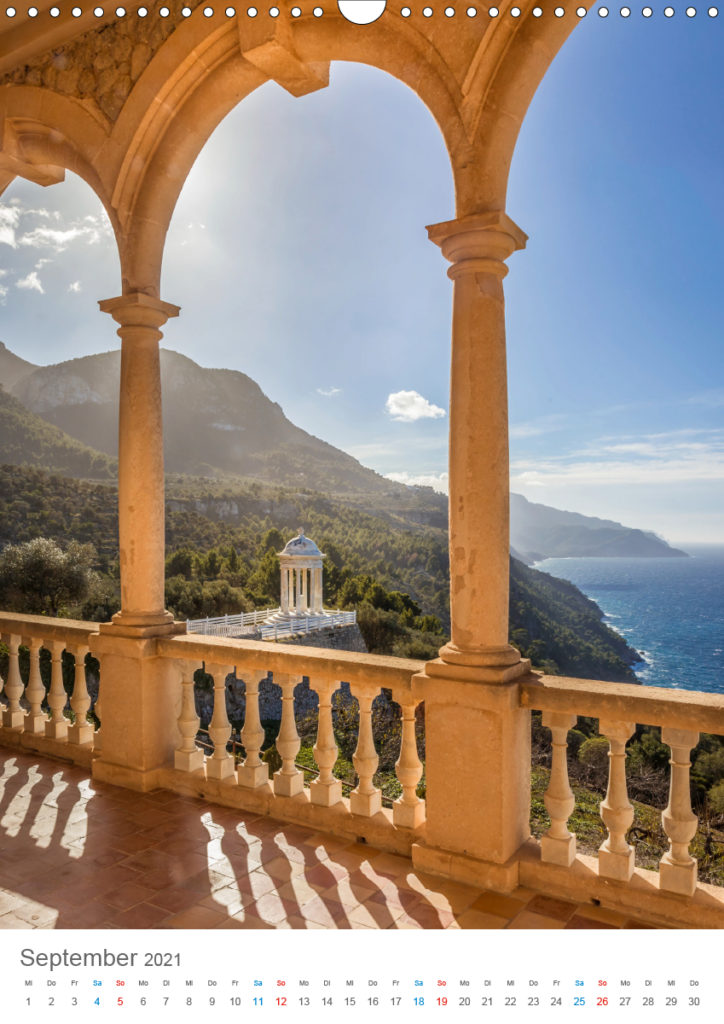 Blick vom Herrenhaus Son Marroig bei Deià auf die Küste