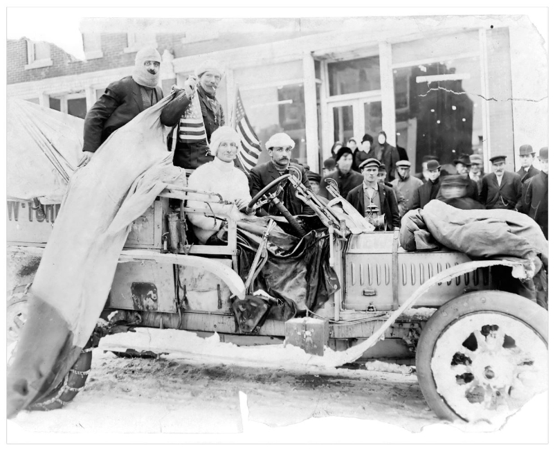 St. Chaffray mit seinem Team im De Dion. Der Wagen hatte nicht einmal eine Windschutzscheibe